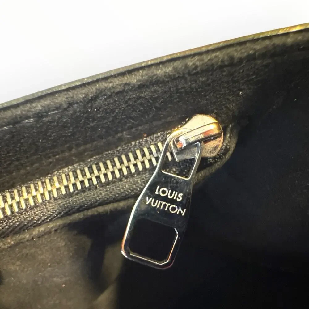 Louise MM Epi Electric Black Patent Leather Crossbody Clutch clean